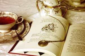 alice-in-wonderland-book-cup-read-Favim_com-614866